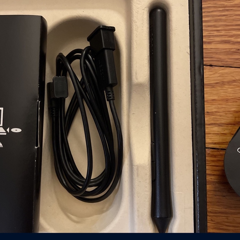 Wacom Intuos Drawing Tablet - Picture 3 of 4